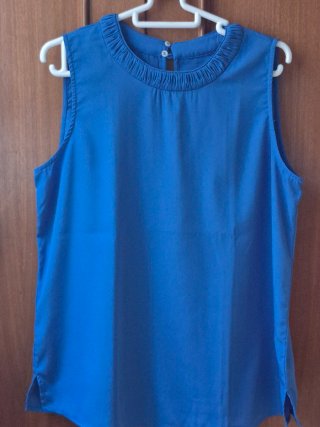 Blusa sin mangas azul