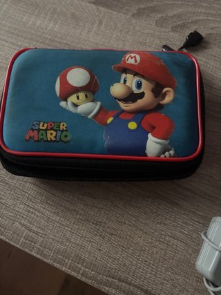 Nintendo 2DS XL, custodia SuperMario, caricatore, giochi