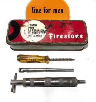 Caja metálica Firestone antigua