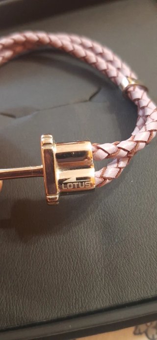 Pulsera Lotus cuero ancla dorada