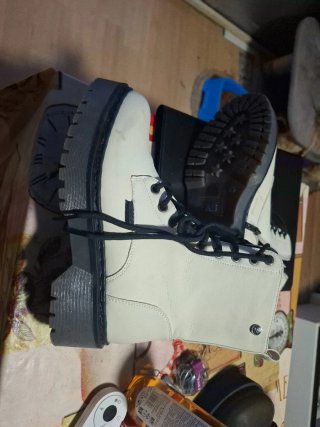 Botines Crema con Cordones