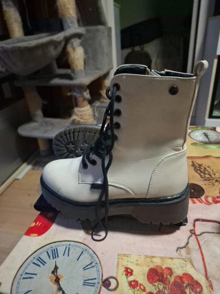 Botines Crema con Cordones