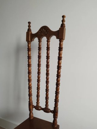 Silla antigua de madera vintage