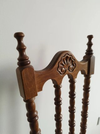 Silla antigua de madera vintage