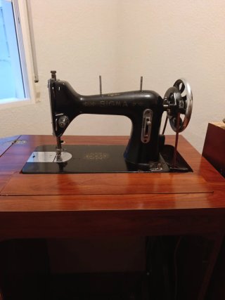 Máquina de coser antigua Sigma
