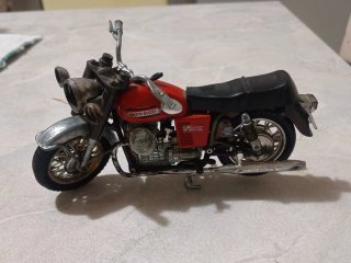 Moto Guzzi V7 Special Polistil scala 1/15 metallo