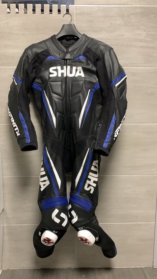 Mono de moto SHUA cuero negro y azul. Talla 48