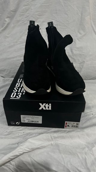 Botines Xti negros con cuña Talla 39