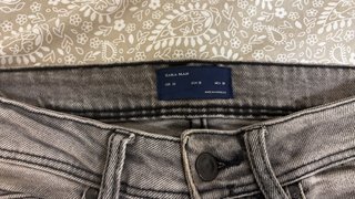 Pantalón vaquero Zara gris