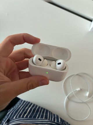 AirPods Pro Apple