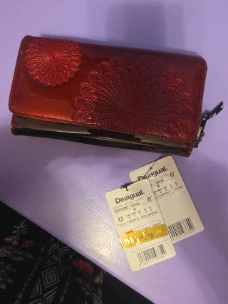 Monedero Desigual Rojo Nuevo