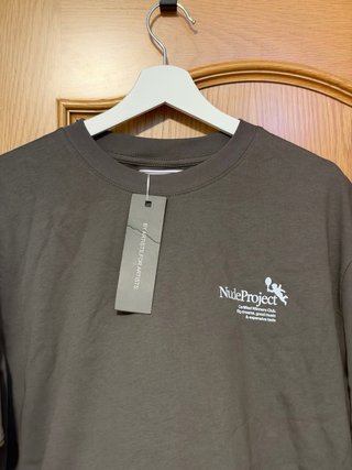 Camiseta Nude Project