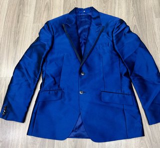 Traje de novio azul