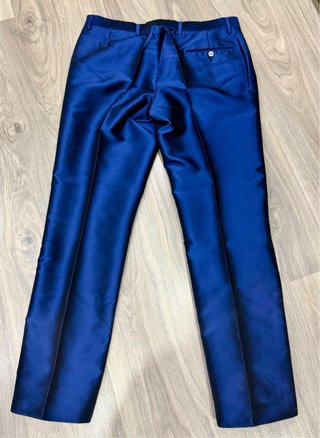 Traje de novio azul