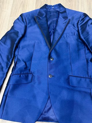 Traje de novio azul