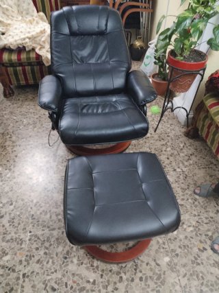 Sillón de masaje con reposapiés