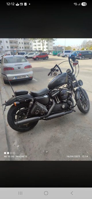 Harley Davidson Negra Estilo Cruiser