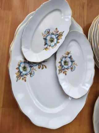 Vajilla de Porcelana con Motivos Florales