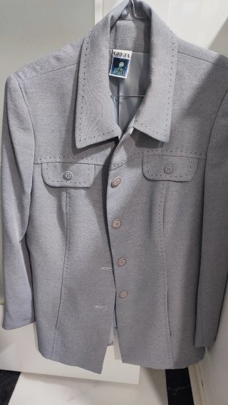 Chaqueta GRETA gris con pespuntes
