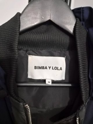 Abrigo Bimba y Lola Azul y Negro Talla M