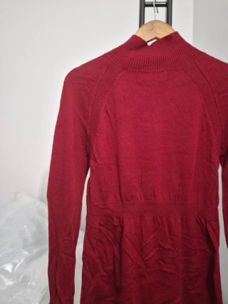 Jersey de punto rojo con botones