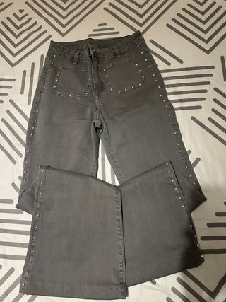 Pantalones Campana Grises con Tachuelas
