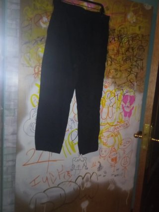 Pantalón pitillo negro básico