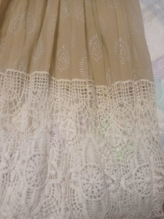 Vestido largo beige y blanco