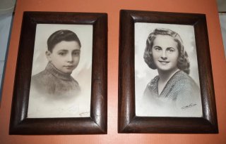 PAREJA DE PORTARRETRATOS CON FOTOS ANTIGUAS