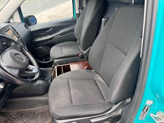 Mercedes Vito 2023 automatica, libro