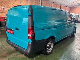 Mercedes Vito 2023 automatica, libro