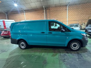 Mercedes Vito 2023 automatica, libro