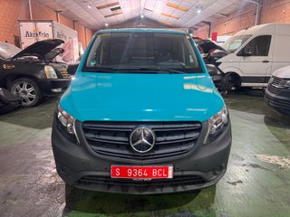 Mercedes Vito 2023 automatica, libro