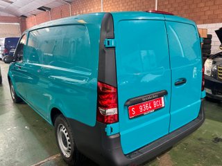 Mercedes Vito 2023 automatica, libro