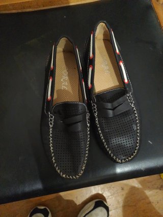 Mocasines Negros con Detalles