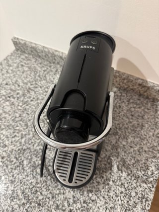 Cafetera Nespresso Pixie Negra