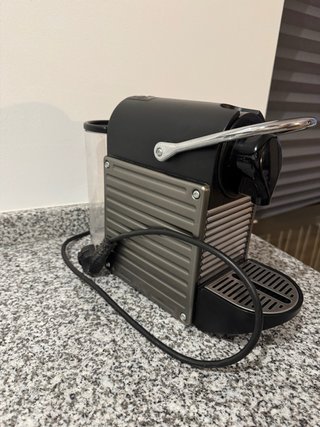 Cafetera Nespresso Pixie Negra