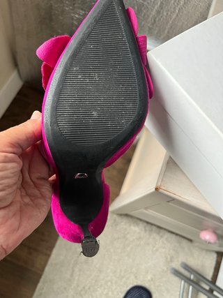 Zapatos de tacón Zara fucsia con flores