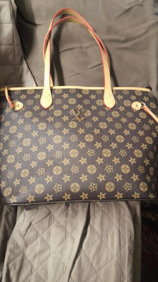 Bolso con Estampado Monograma