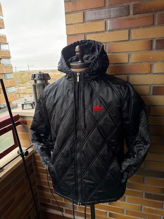 Chaqueta Adidas acolchada negra