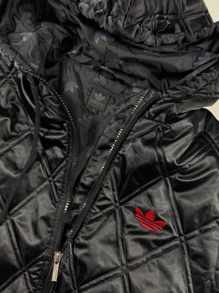 Chaqueta Adidas acolchada negra