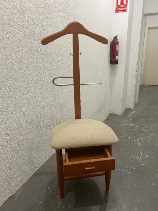 Galán de noche madera y tela.