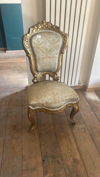 Silla estilo Luis XV dorada