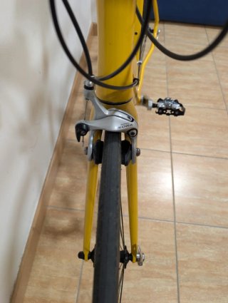 Bicicleta de carretera con grupo Sora completo