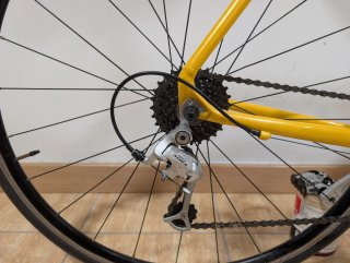 Bicicleta de carretera con grupo Sora completo