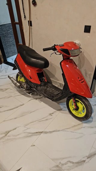 Yamaha Jog Antigua Roja y Negra