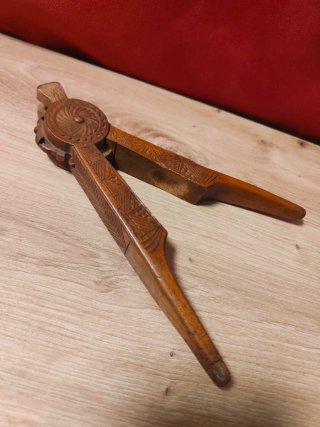 Cascanueces Vintage de Madera Tallada