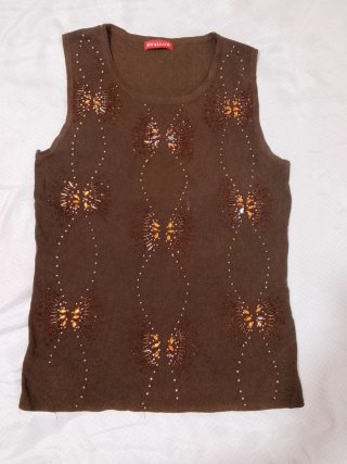 Blusa sin mangas con pedrería