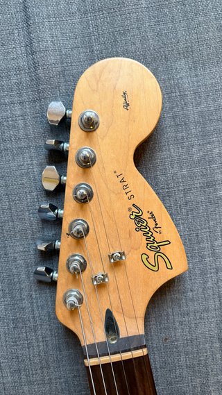 Guitarra Eléctrica Fender Squier Affinity Sunburst