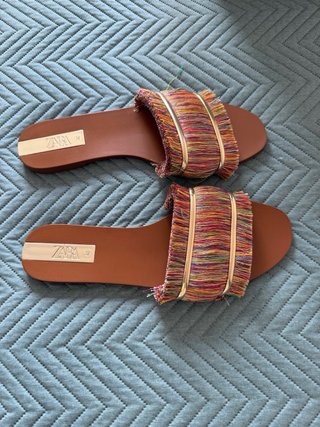 Sandalias Zara flecos multicolor talla 40